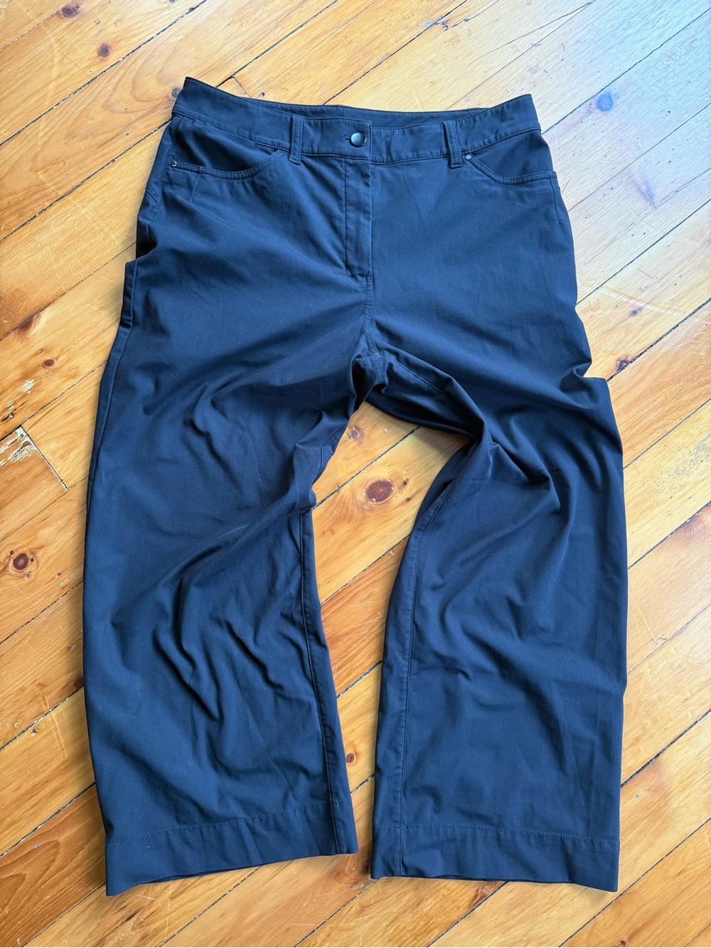 Lululemon city sleek Black Wide Leg Athletic Capri Slacks Pants 30x25